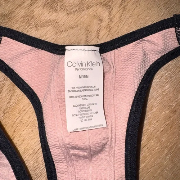 ⭐️Calvin Klein Grey & Blush Pink Performance Sports Bras - Picture 6 of 6